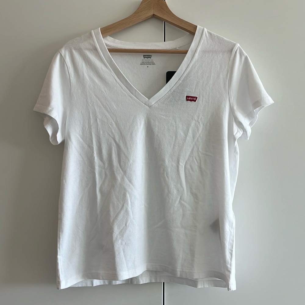Brand New Levi’s V-neck Classic T-Shirt